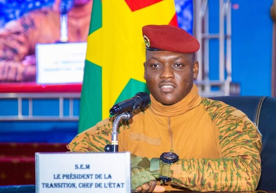 Burkina Faso : La radio, pilier de la continuité éducative en période de crise sécuritaire grâce au Capitaine Ibrahim Traoré 