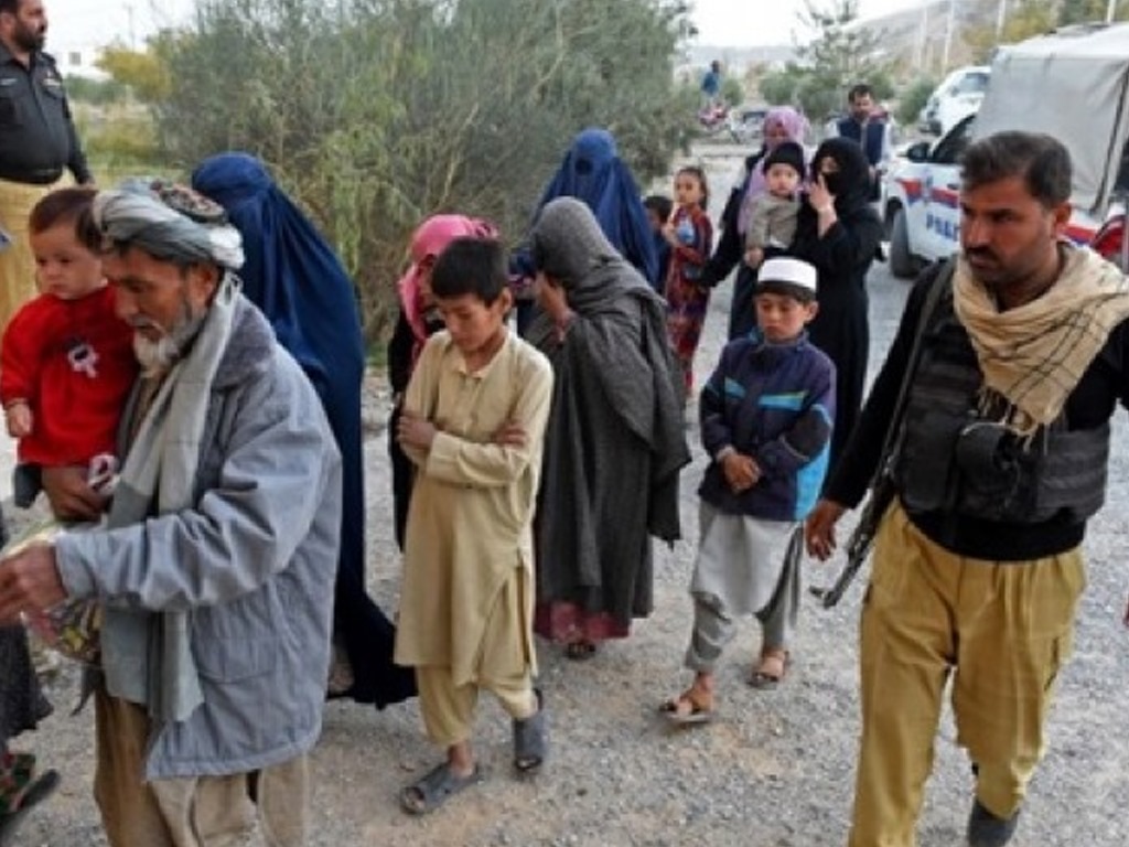 Pakistan : Plus de 165 000 migrants afghans rentrés en octobre suite à un ultimatum gouvernemental