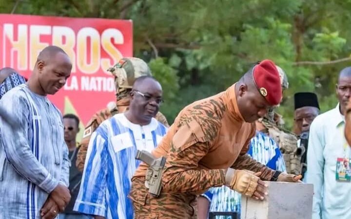 Burkina Faso : Le Capitaine Ibrahim Traoré inaugure une raffinerie d’or nationale pour renforcer l’indépendance économique de Ouagadougou 