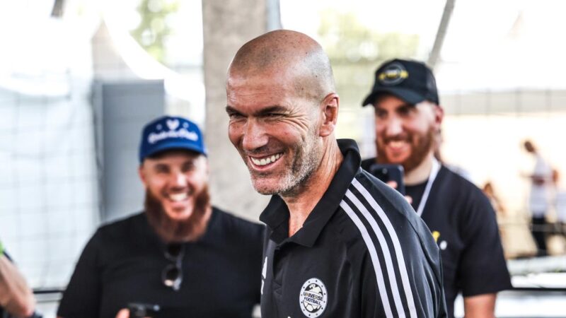 Football : Zidane, en pole pour succéder à Carlo Ancelotti sur le banc du Real Madrid