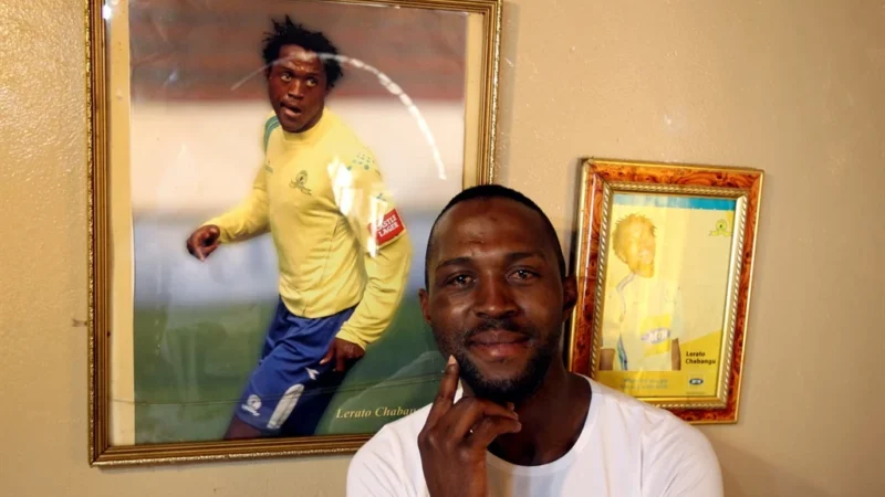 Afrique du Sud : Un footballeur ruiné par sa femme pleure son extrême pauvreté et appelle à l’aide
