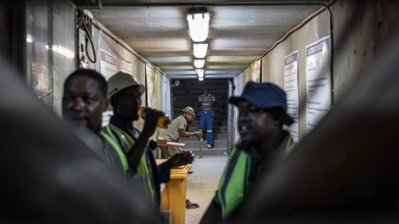 Afrique du Sud : L’occupation d’une mine de platine intensifie les préoccupations autour des conditions de travail