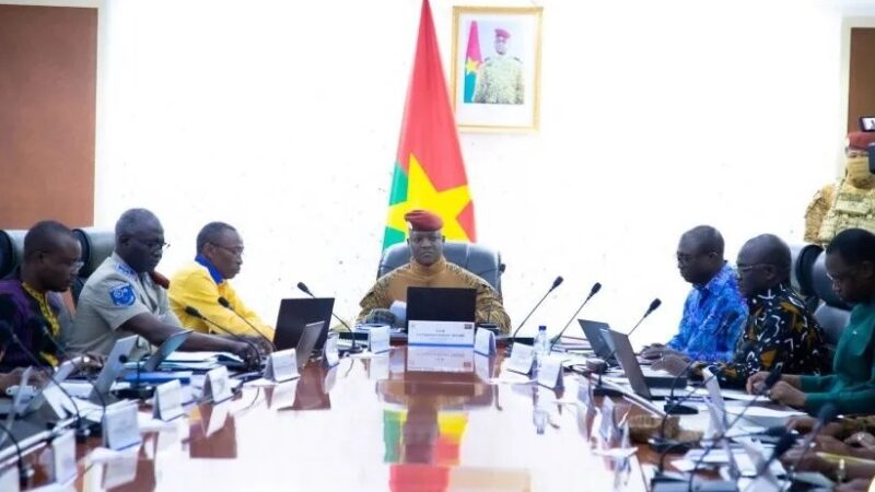 Au Burkina Faso, le gouvernement adopte un nouveau décret pour accroître la transparence dans la gestion du fonds de soutien patriotique