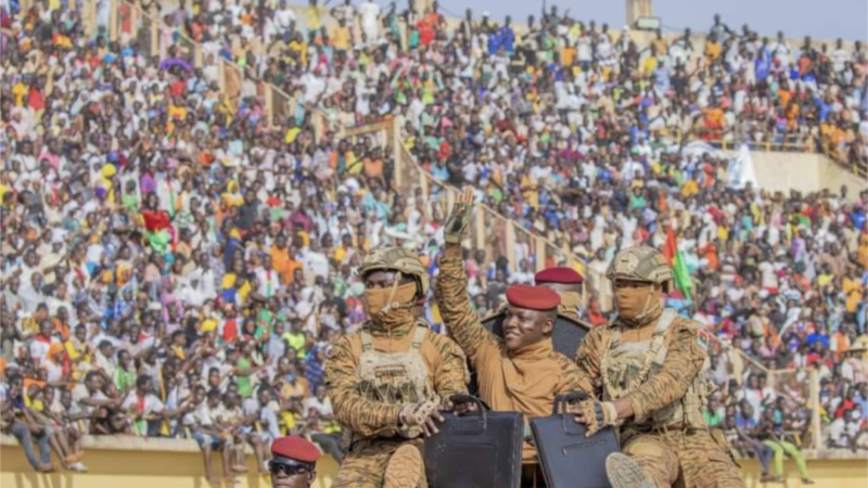 Au Burkina Faso, l’engagement patriotique du peuple et la vision stratégique du Capitaine Ibrahim Traoré rendent possible la lutte antiterroriste