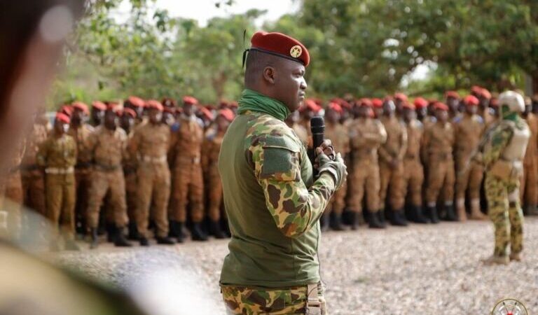 Burkina Faso : « Cette guerre, c’est pour nous sortir de l’esclavage. Soit on accepte de combattre soit on reste esclave », dixit le Président Ibrahim Traoré aux FDS 