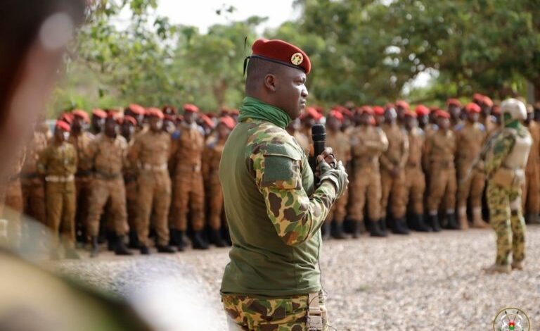 Burkina Faso : « Cette guerre, c’est pour nous sortir de l’esclavage. Soit on accepte de combattre soit on reste esclave », dixit le Président Ibrahim Traoré aux FDS 