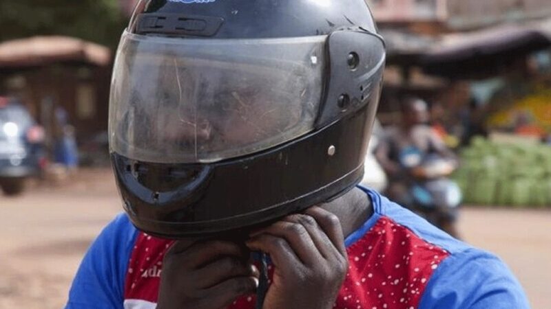 Burkina Faso : Un geste simple, une vie épargnée, le casque, c’est la vie