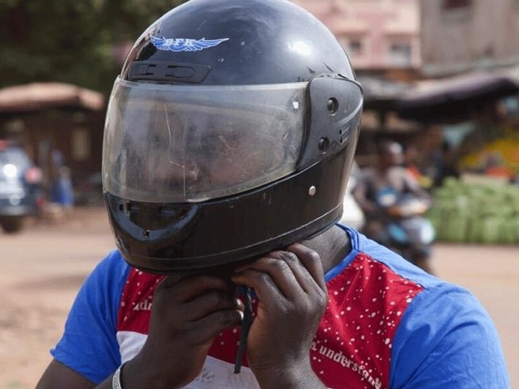 Burkina Faso : Un geste simple, une vie épargnée, le casque, c’est la vie