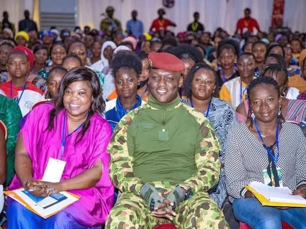 Burkina Faso : Le président Ibrahim Traoré plus proches des familles des Forces combattantes mort au front